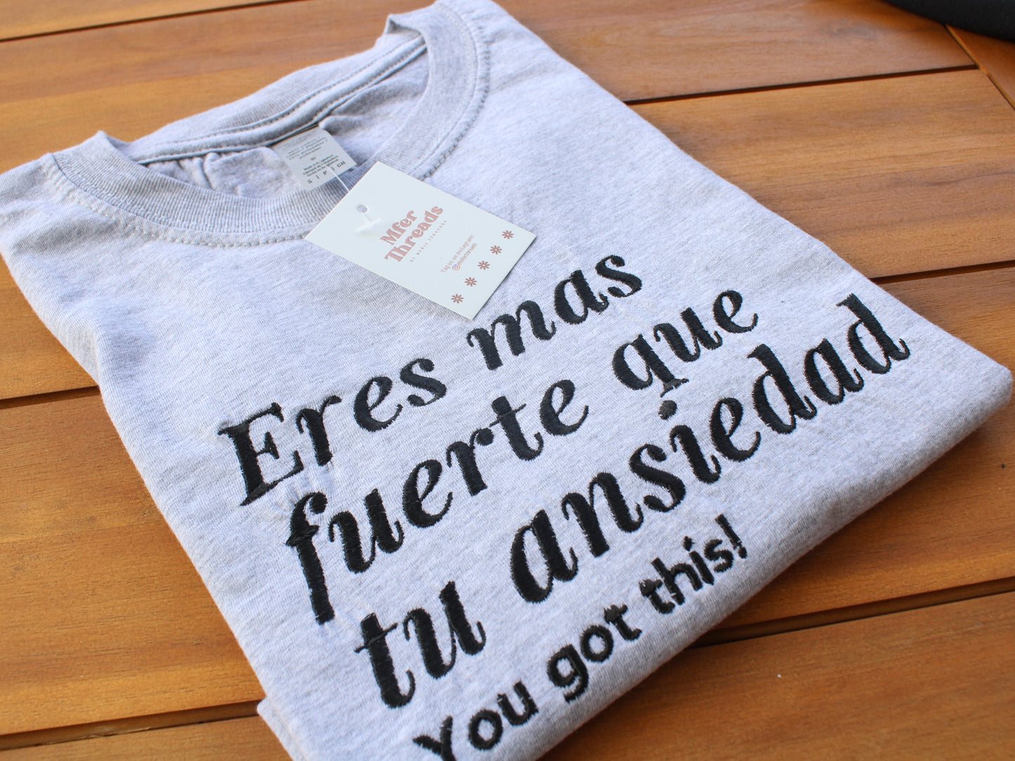 Eres fuerte embroidered T-shirt